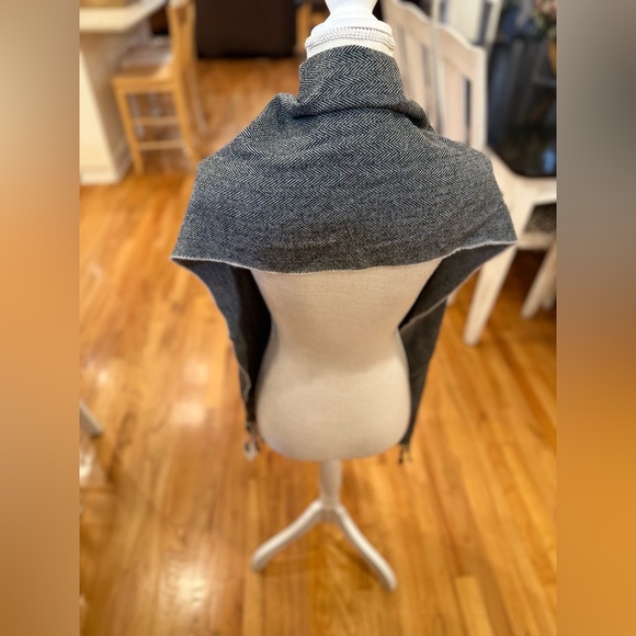 💜 5 for $25 or 3 for $18 Old Navy gray and black herringbone knit scarf … - Picture 3 of 7